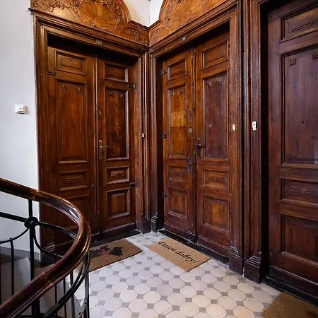 Ostello Constitution Square