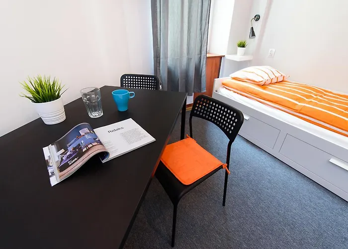 Constitution Square Hostel *