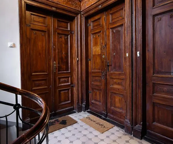 Hostel Constitution Square