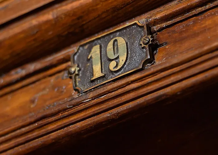 Hostel Constitution Square