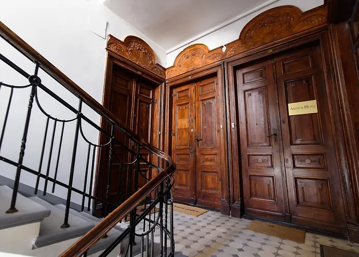 Constitution Square Hostel *